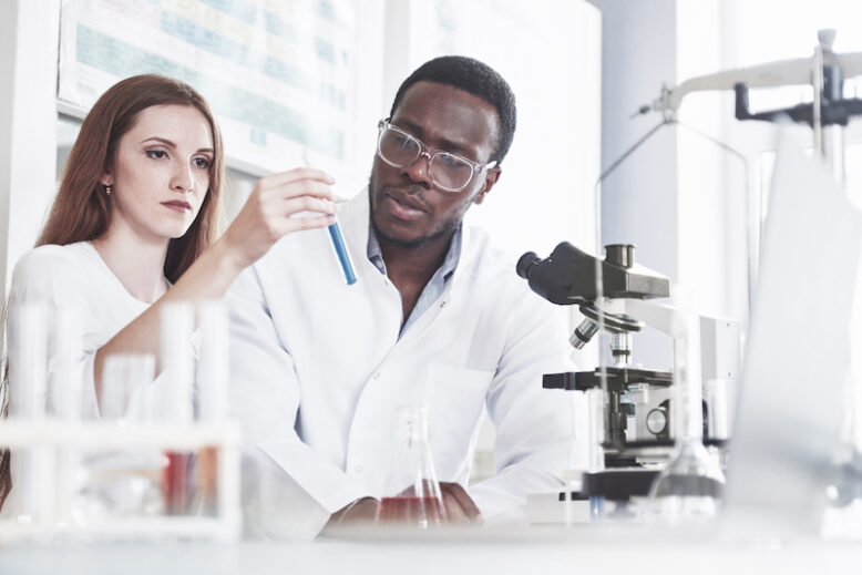 Laboratory laboratories conduct experiments in the chemical laboratory.